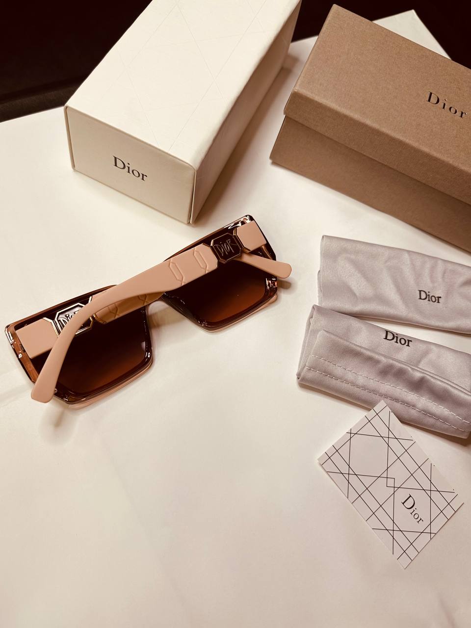 نظارة شمسية نسائية - DIOR