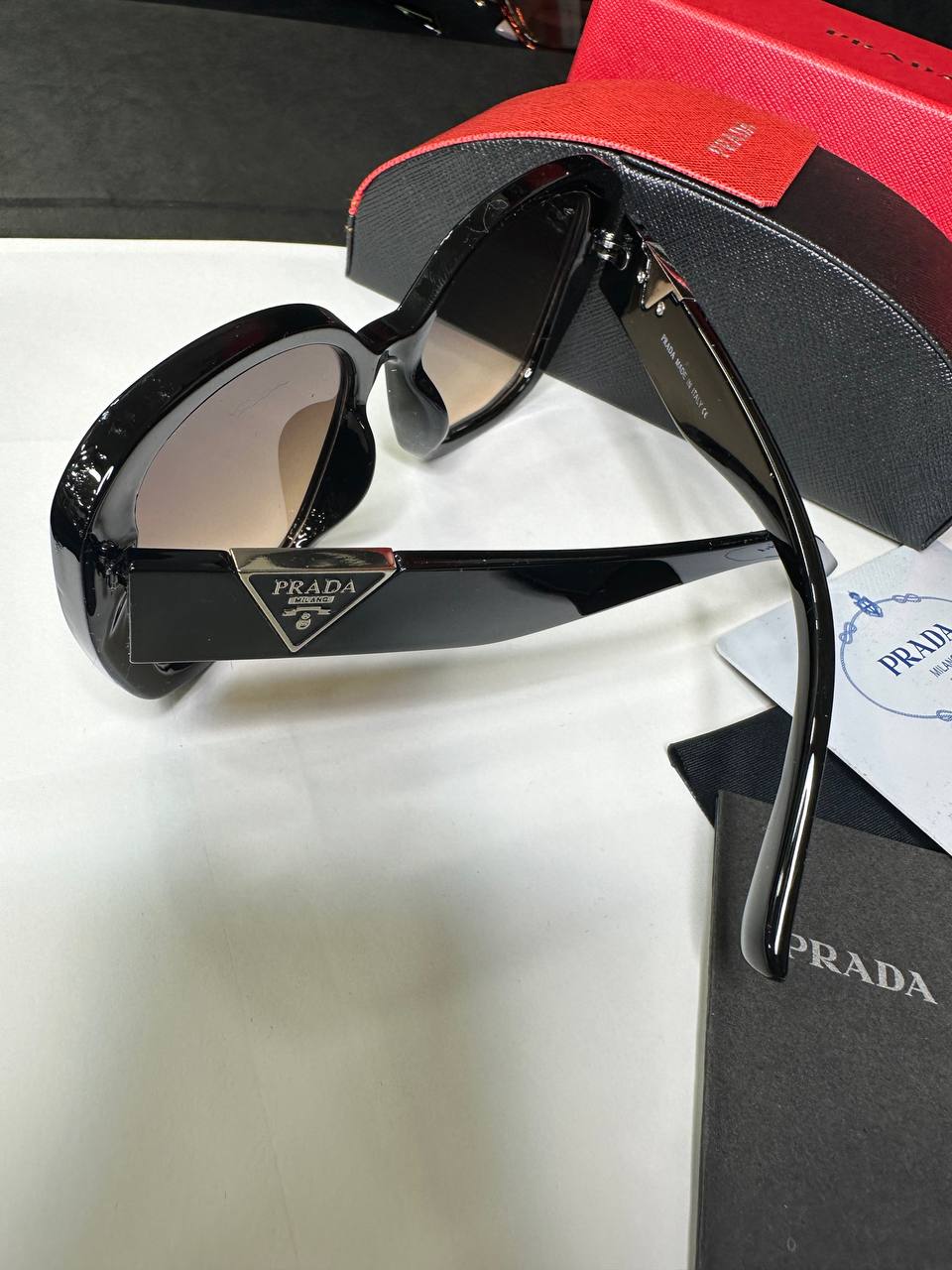 نظارة شمسية نسائية - PRADA