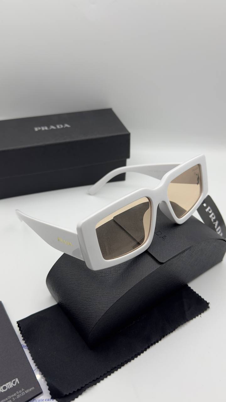 نظارة شمسية نسائية شامل علبة وملحقاتها- PRADA