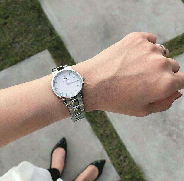 ساعة نسائية - DANIEL WELLINGTON