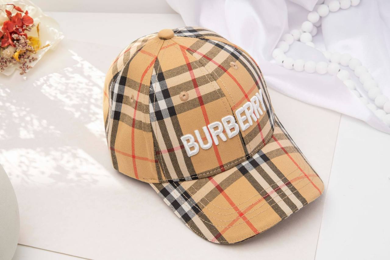 طاقية - Burberry