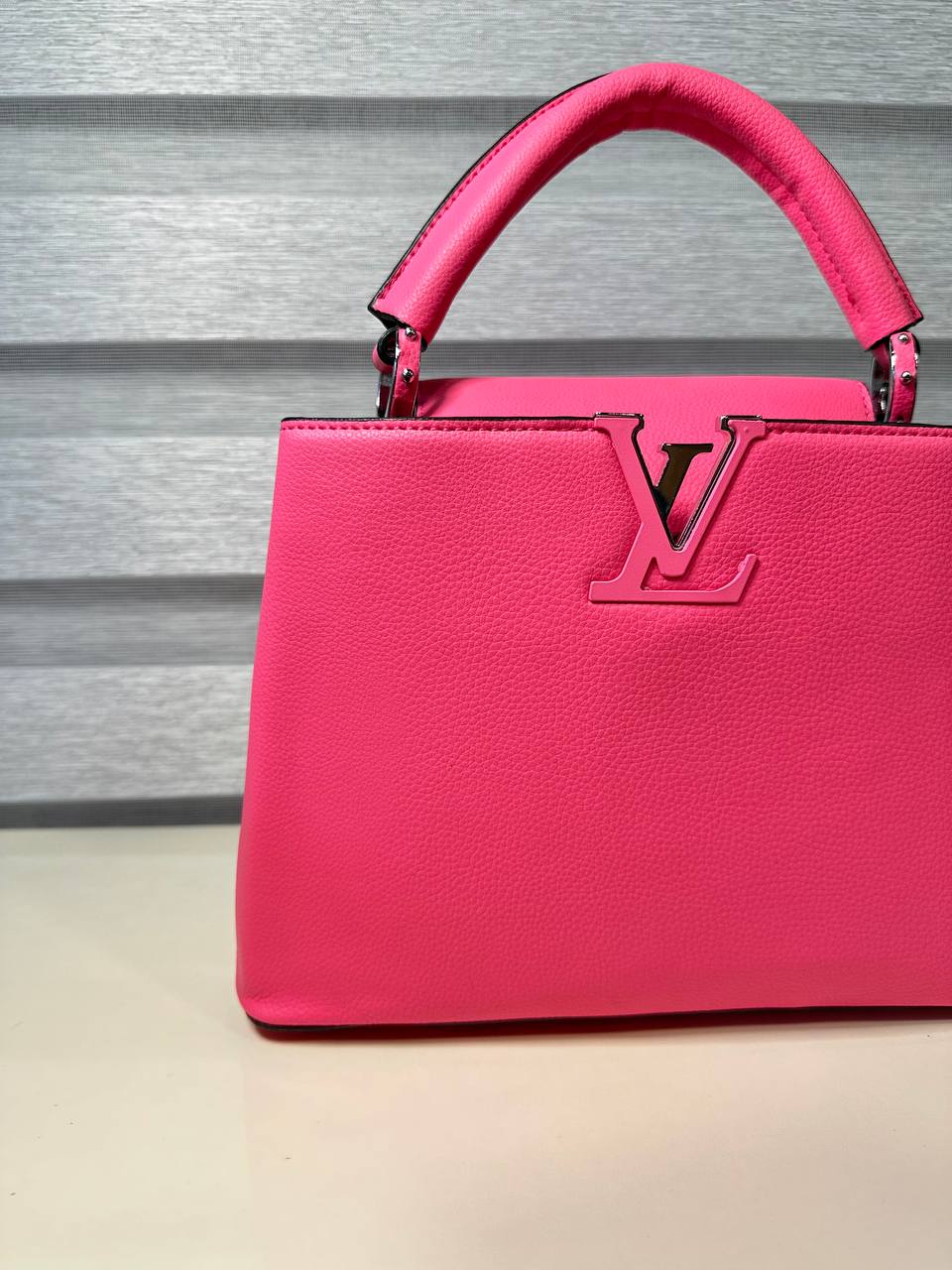 شنطة نسائية حجم كبير قاعدة 28 سم - LOIS VUITTON