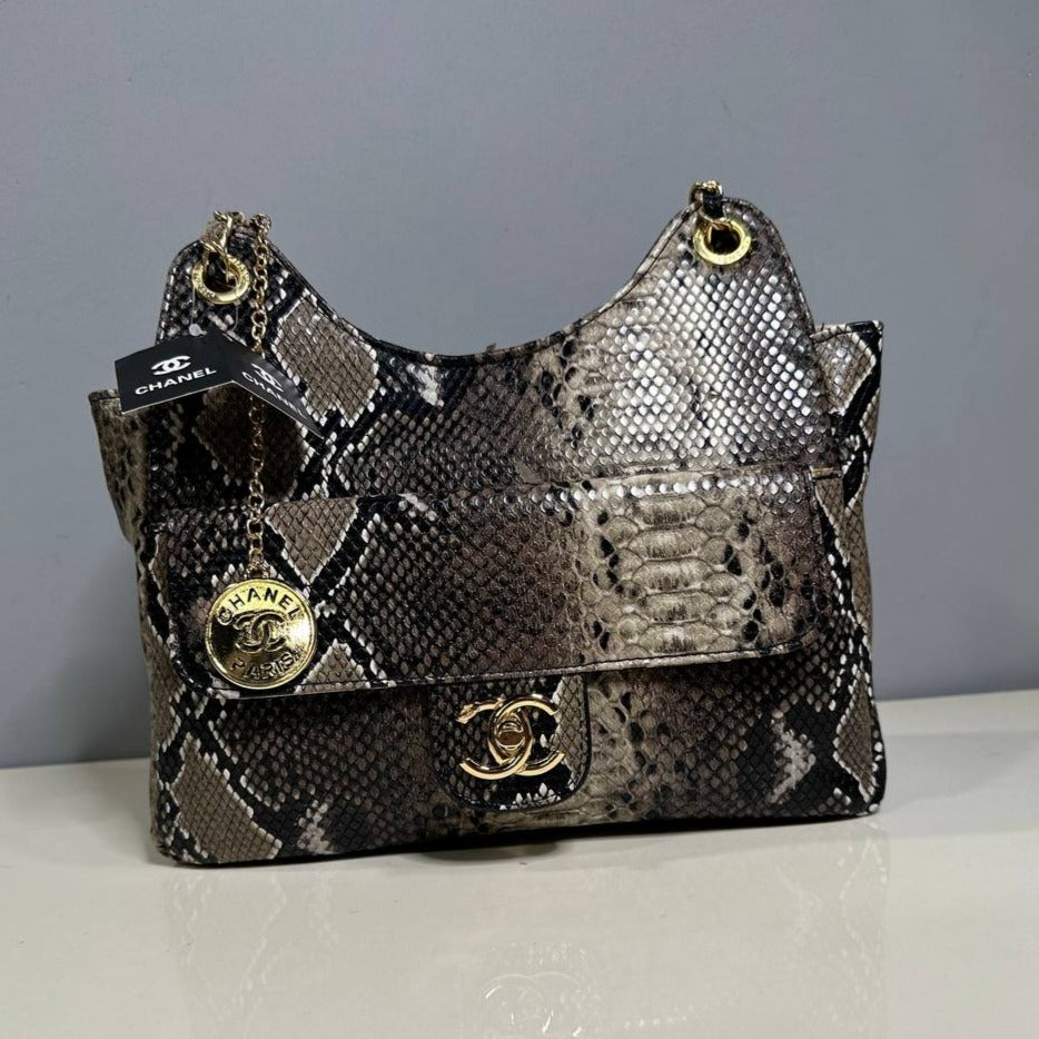 Women's bag - CHANEL 