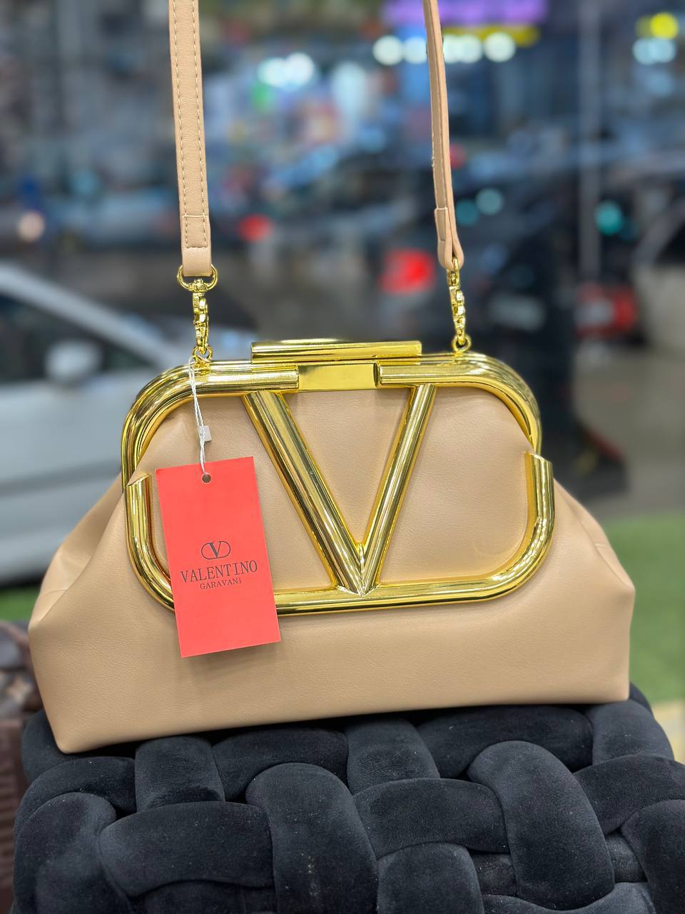 شنطة نسائية - VALENTINO