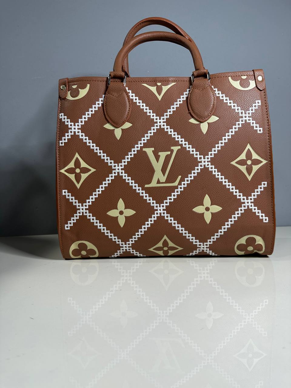 شنطة نسائية قاعدة 35سم - LOUIS VUITTON