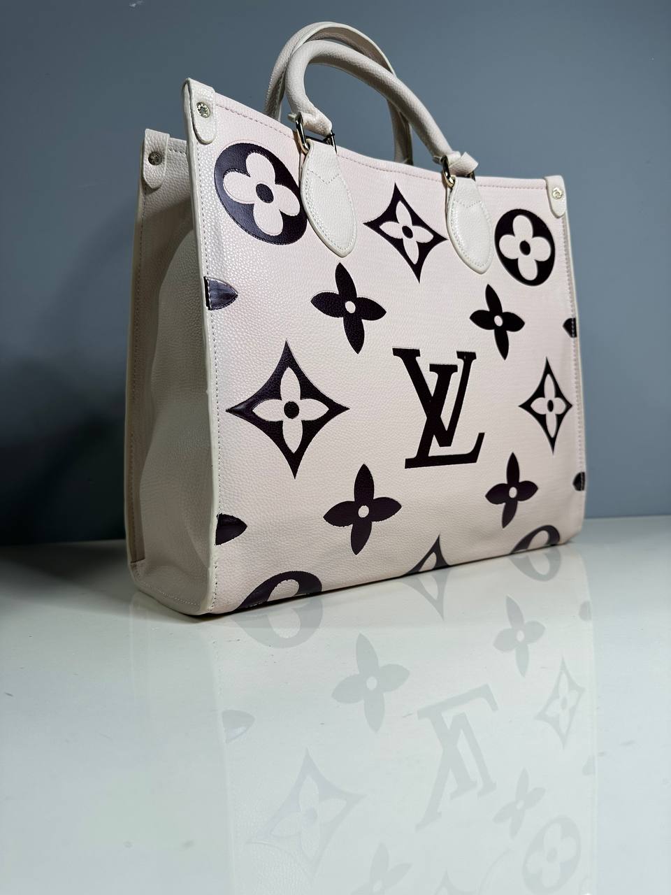 شنطة نسائية قاعدة 35سم - LOUIS VUITTON