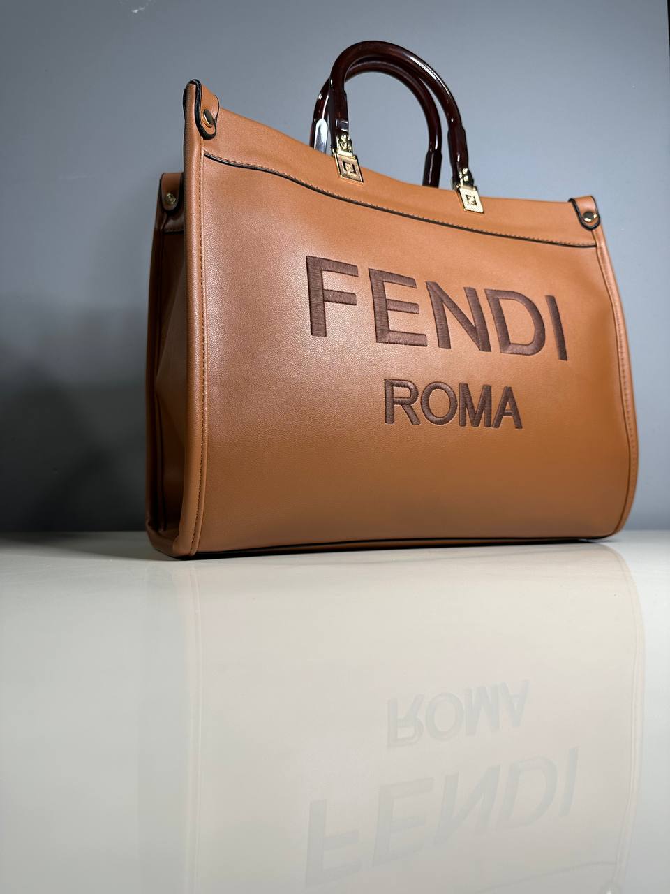 شنطة نسائية - FENDI