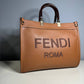 شنطة نسائية - FENDI