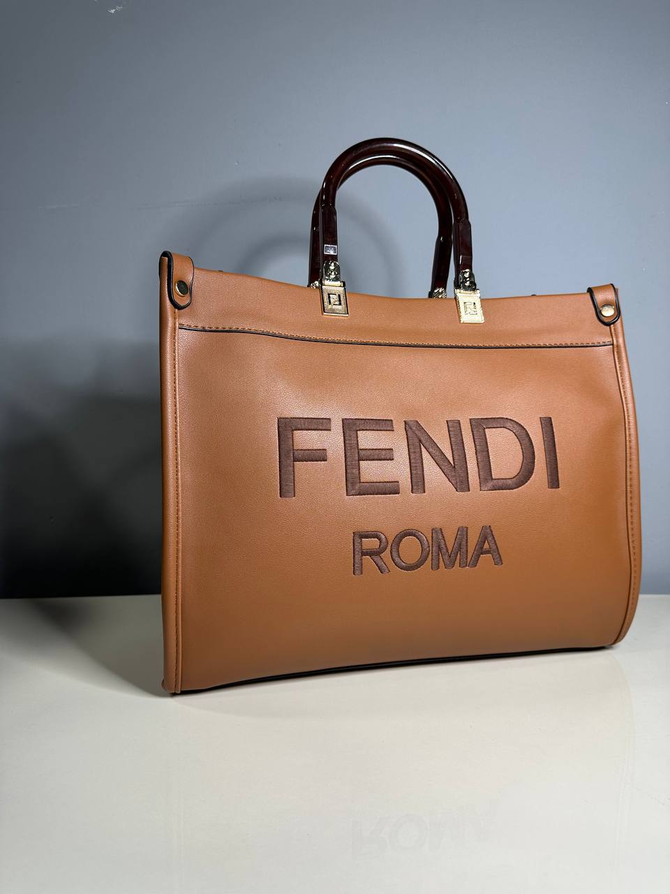 شنطة نسائية - FENDI