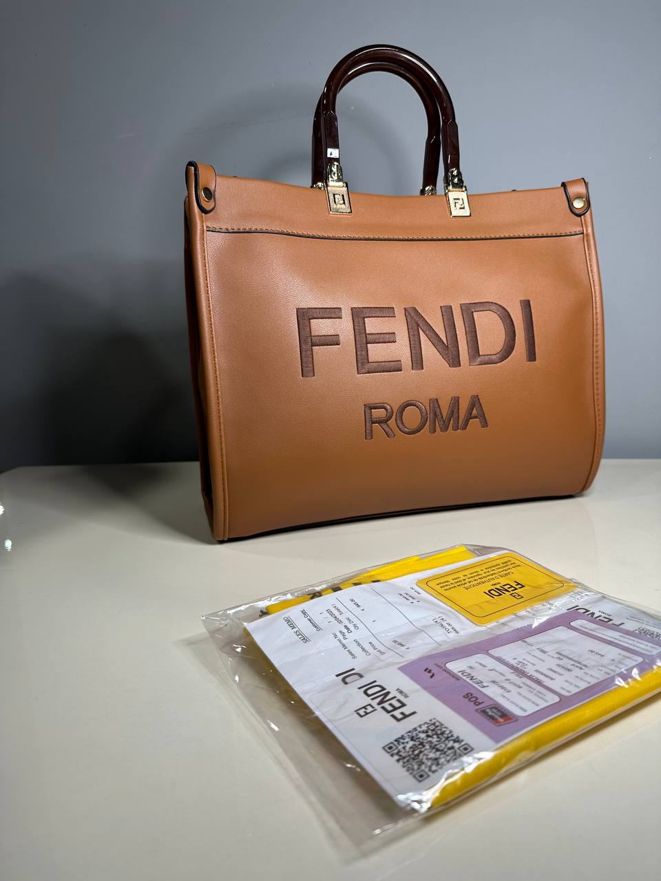 شنطة نسائية - FENDI