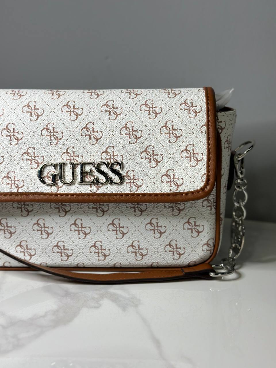 شنطة كروس نسائية - GUESS