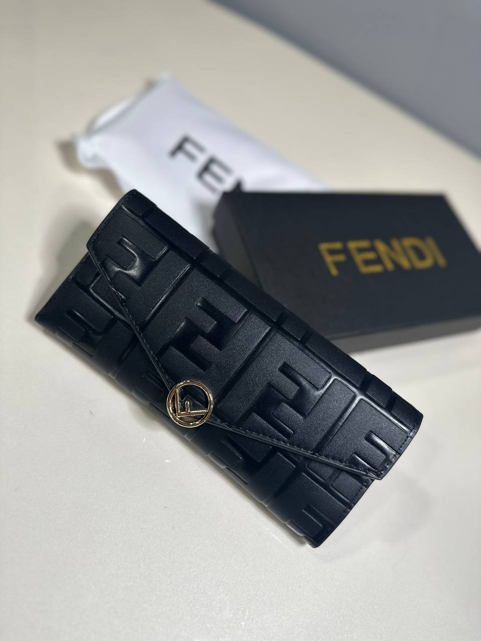 جزدان نسائي حجم كبير - FENDI