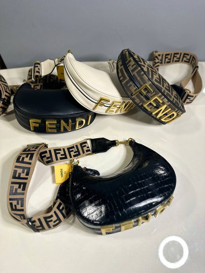 شنطة كروس نسائية  - FENDI