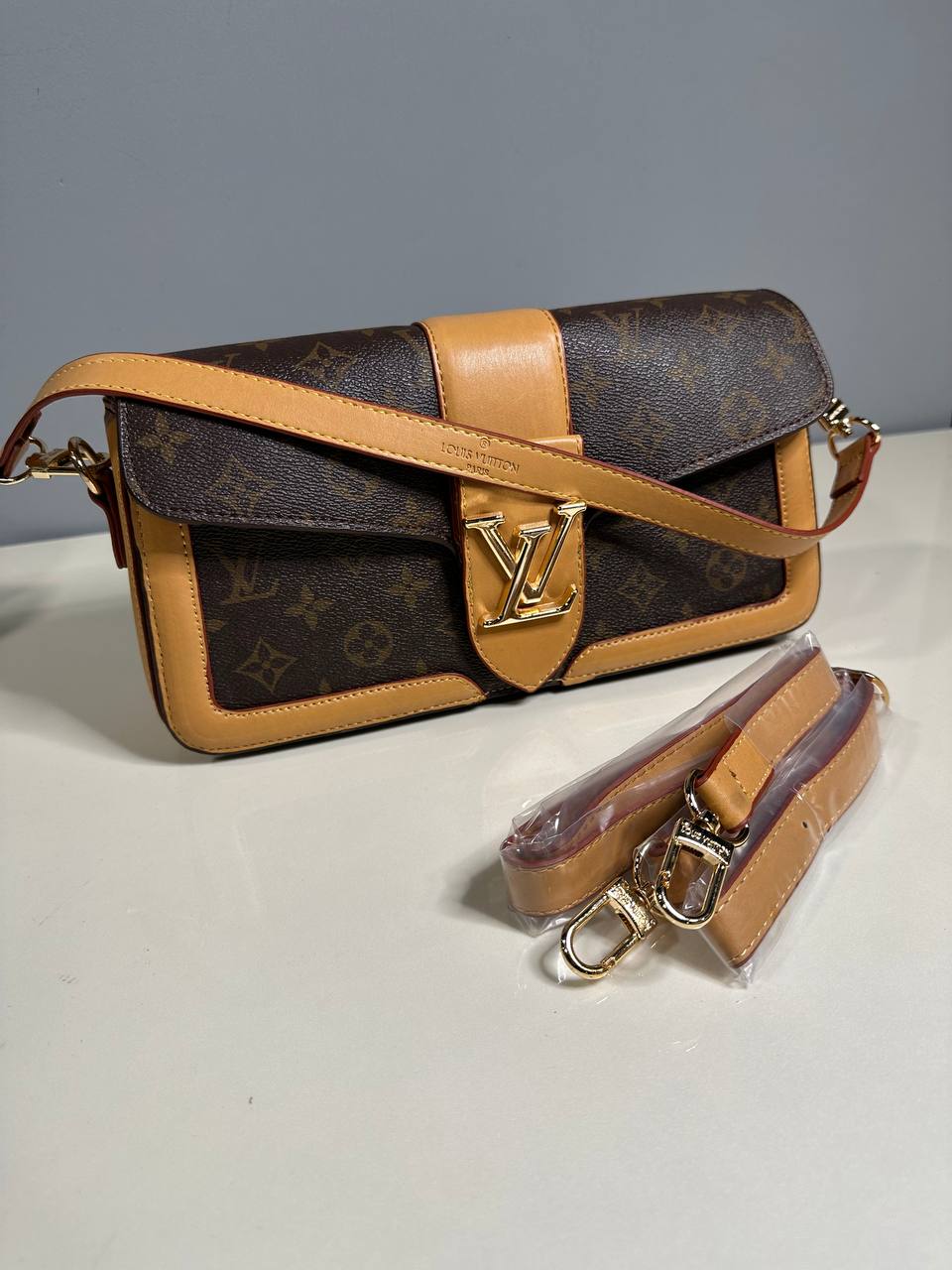 شنطة كروس نسائية - LOUIS VUITTON