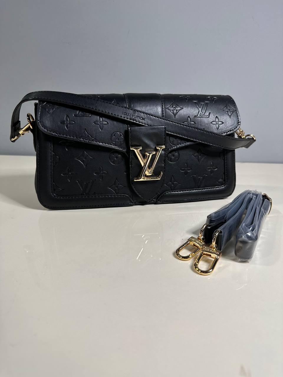 شنطة كروس نسائية - LOUIS VUITTON