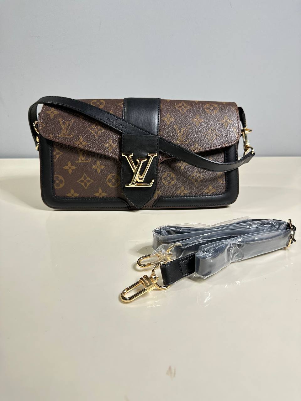 شنطة كروس نسائية - LOUIS VUITTON