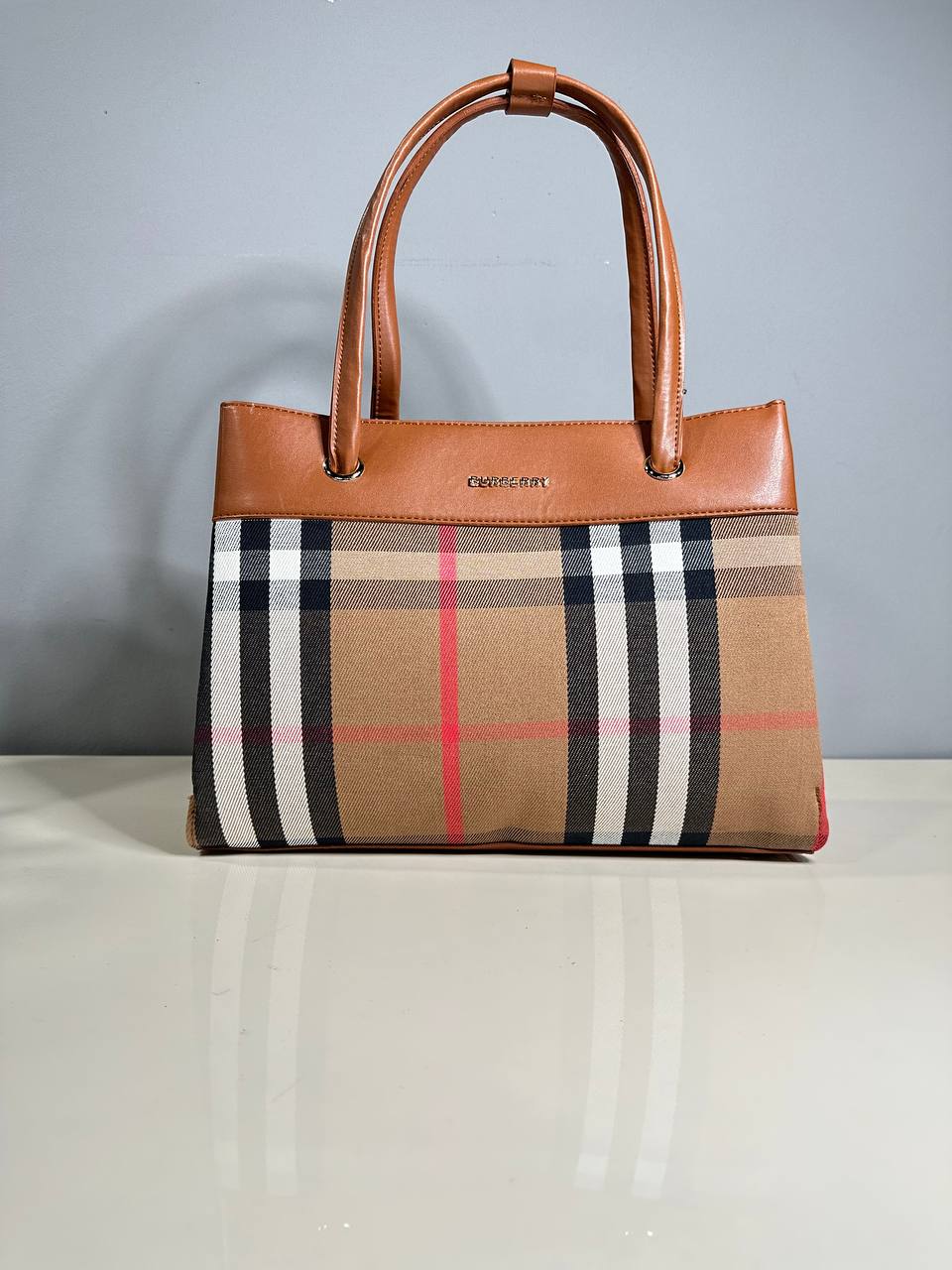 شنطة نسائية  BURBERRY