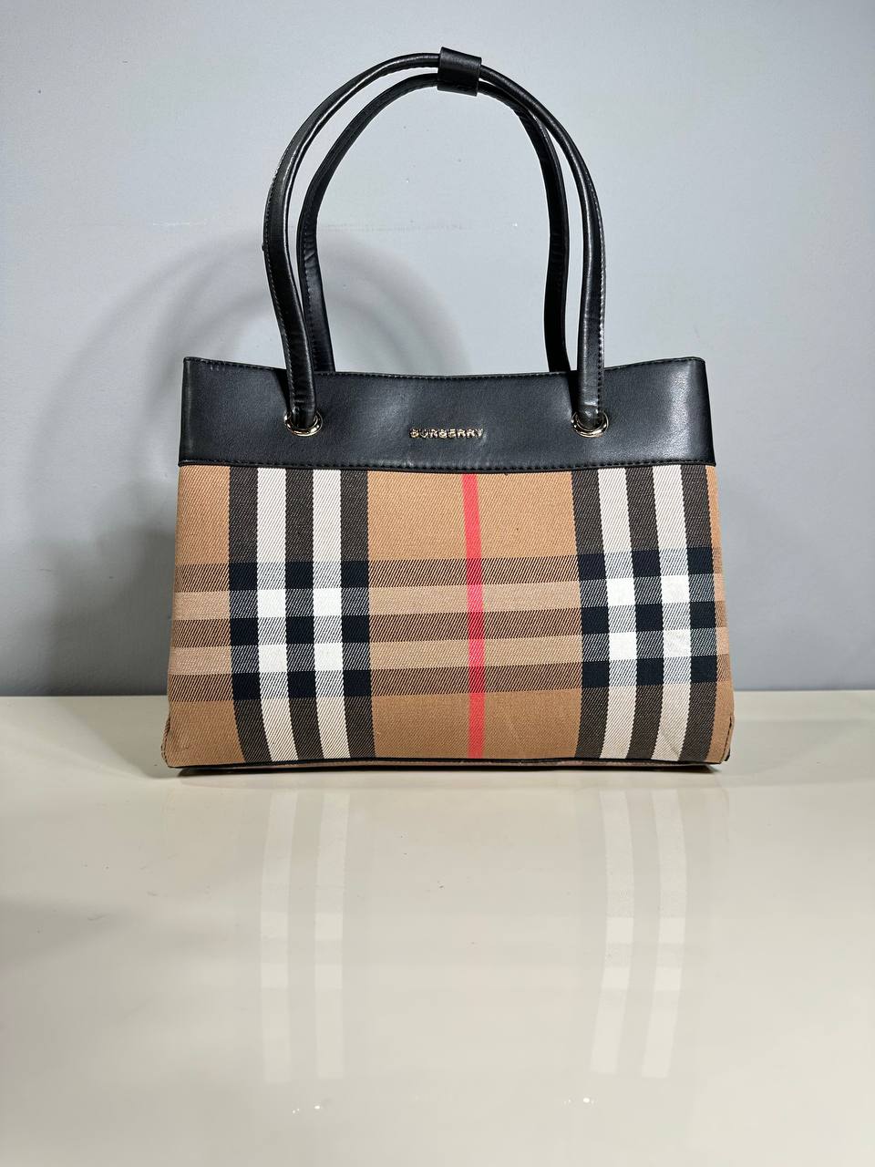 شنطة نسائية  BURBERRY