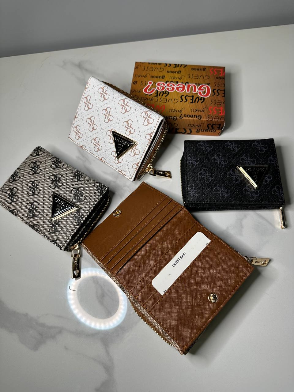 Women's wallets - GUESS 