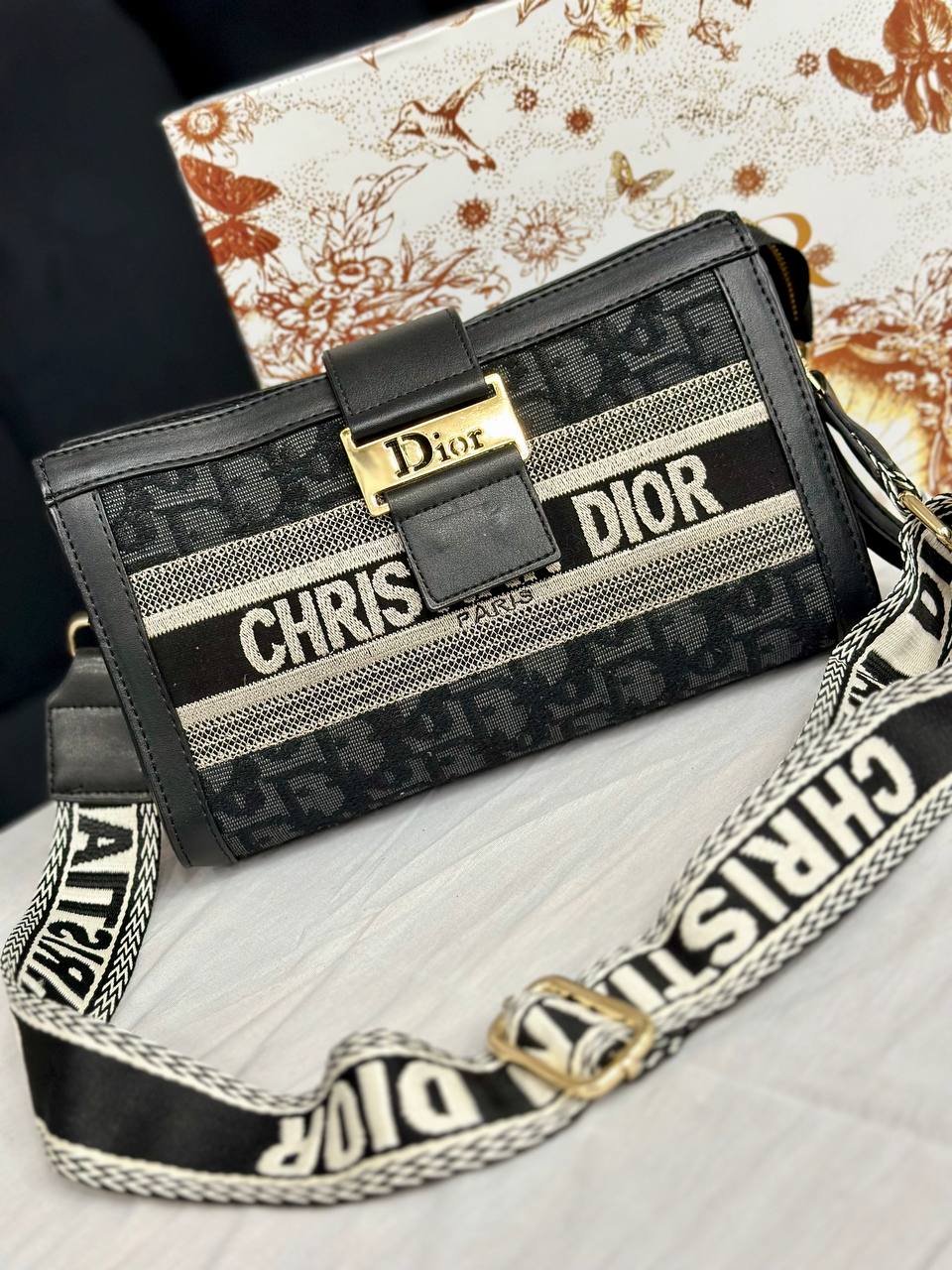 شنطة كروس نسائية - DIOR