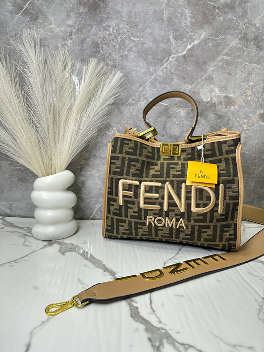 شنطة نسائية قاعدة 30سم - FENDI