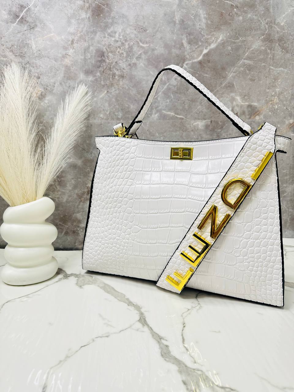 شنطة نسائية قاعدة 35سم - FENDI