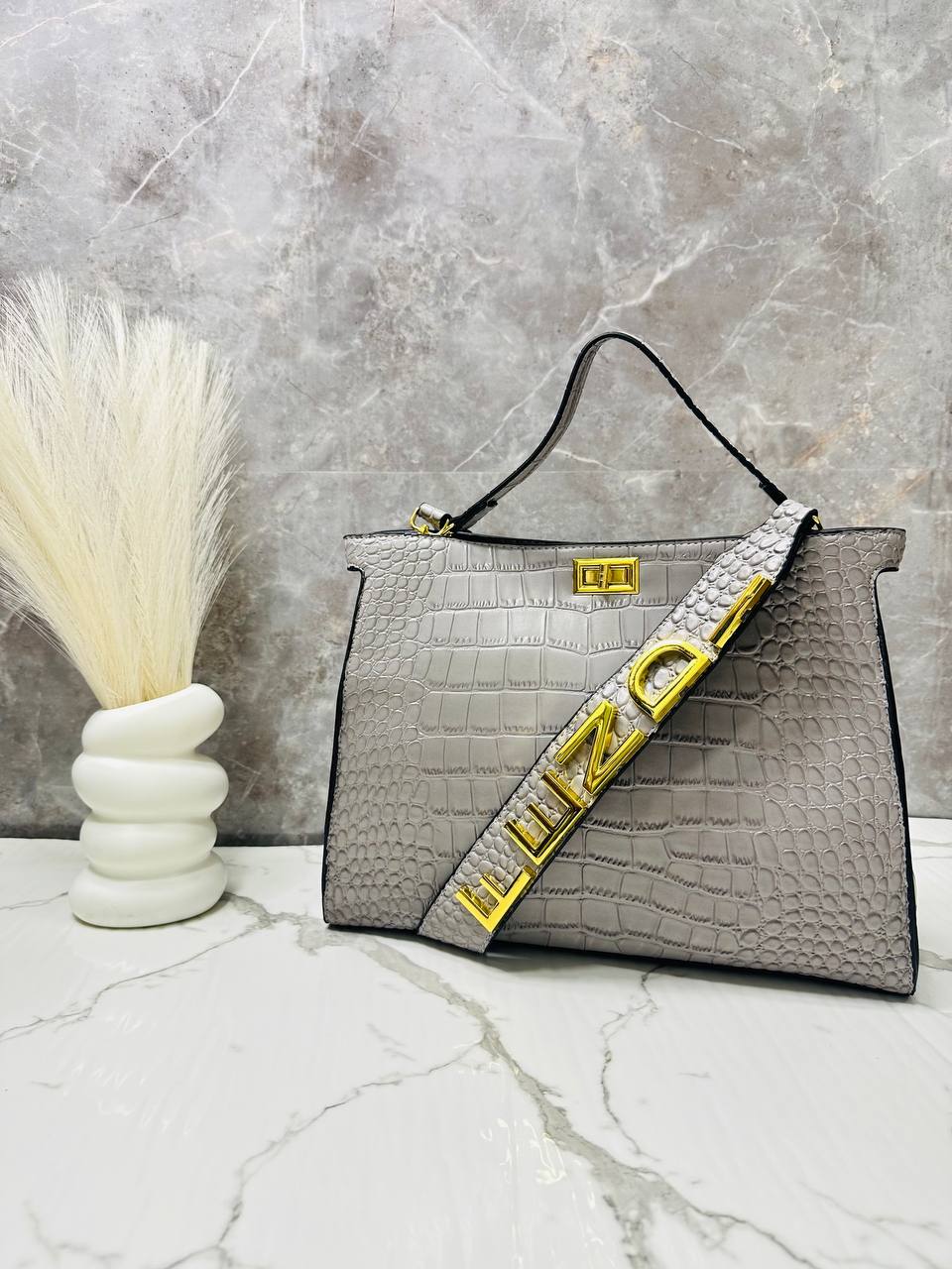 شنطة نسائية قاعدة 35سم - FENDI