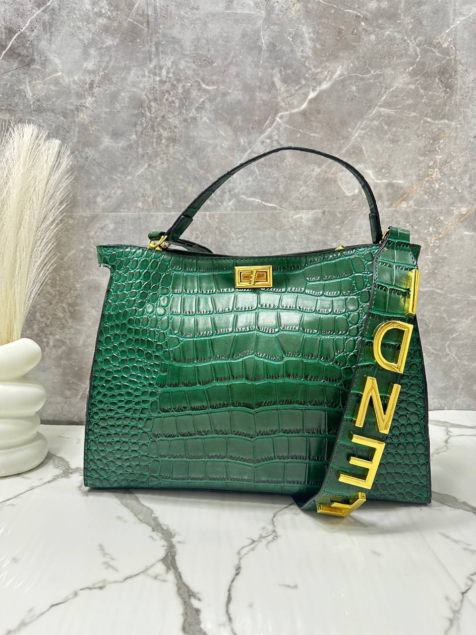 شنطة نسائية قاعدة 35سم - FENDI