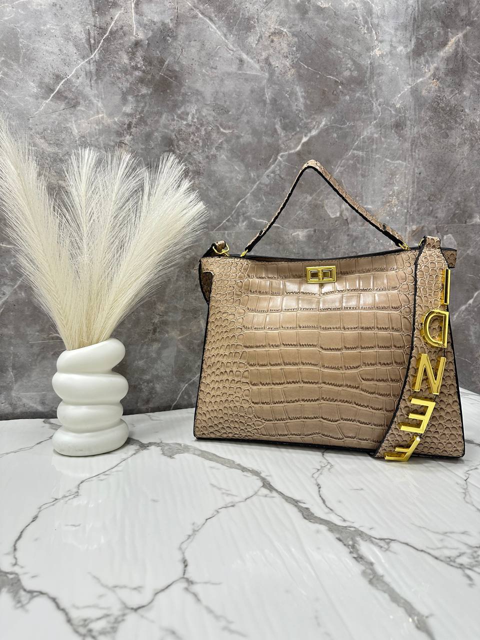 شنطة نسائية قاعدة 35سم - FENDI