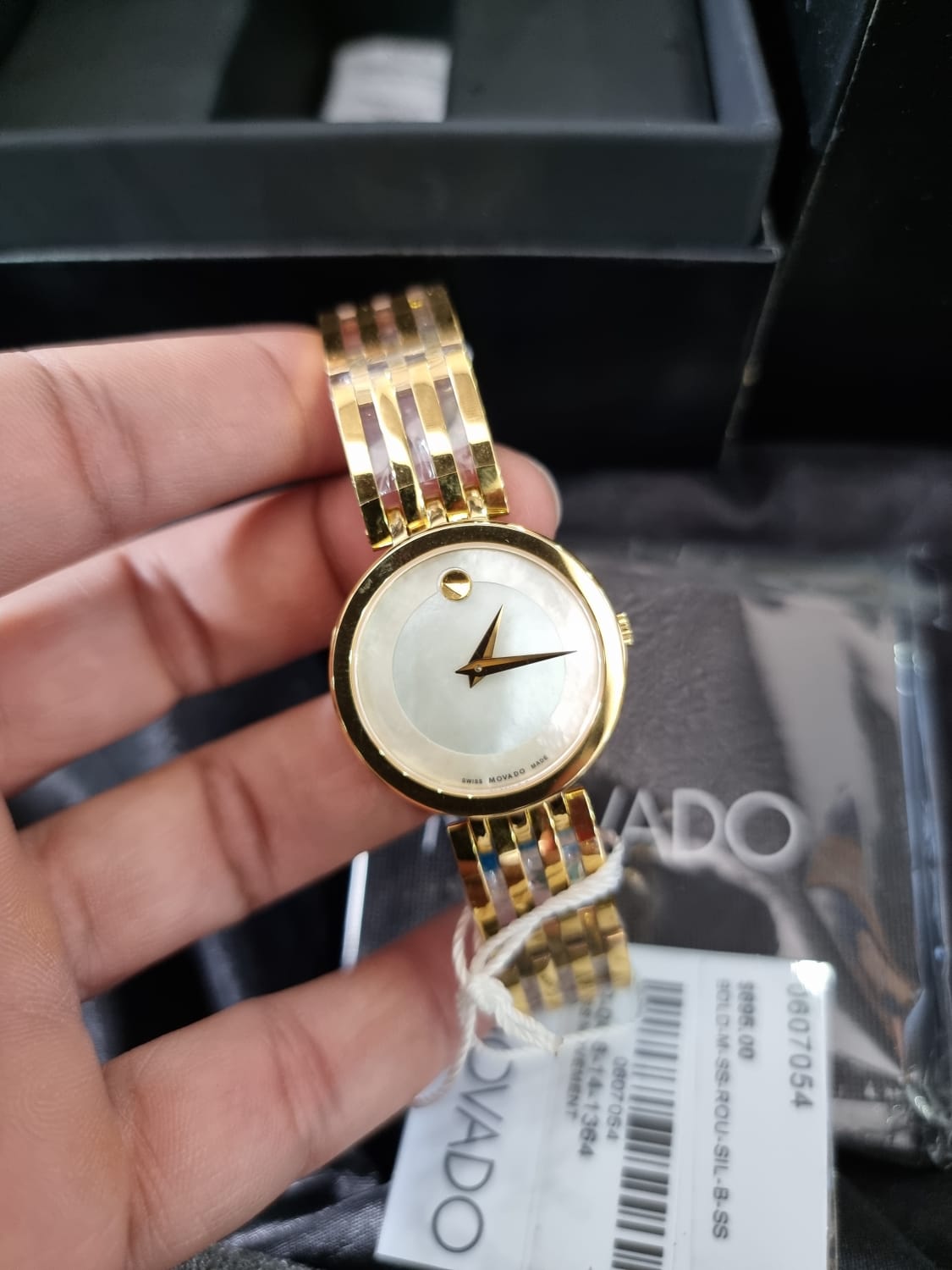 ساعة نسائية - MOVADO